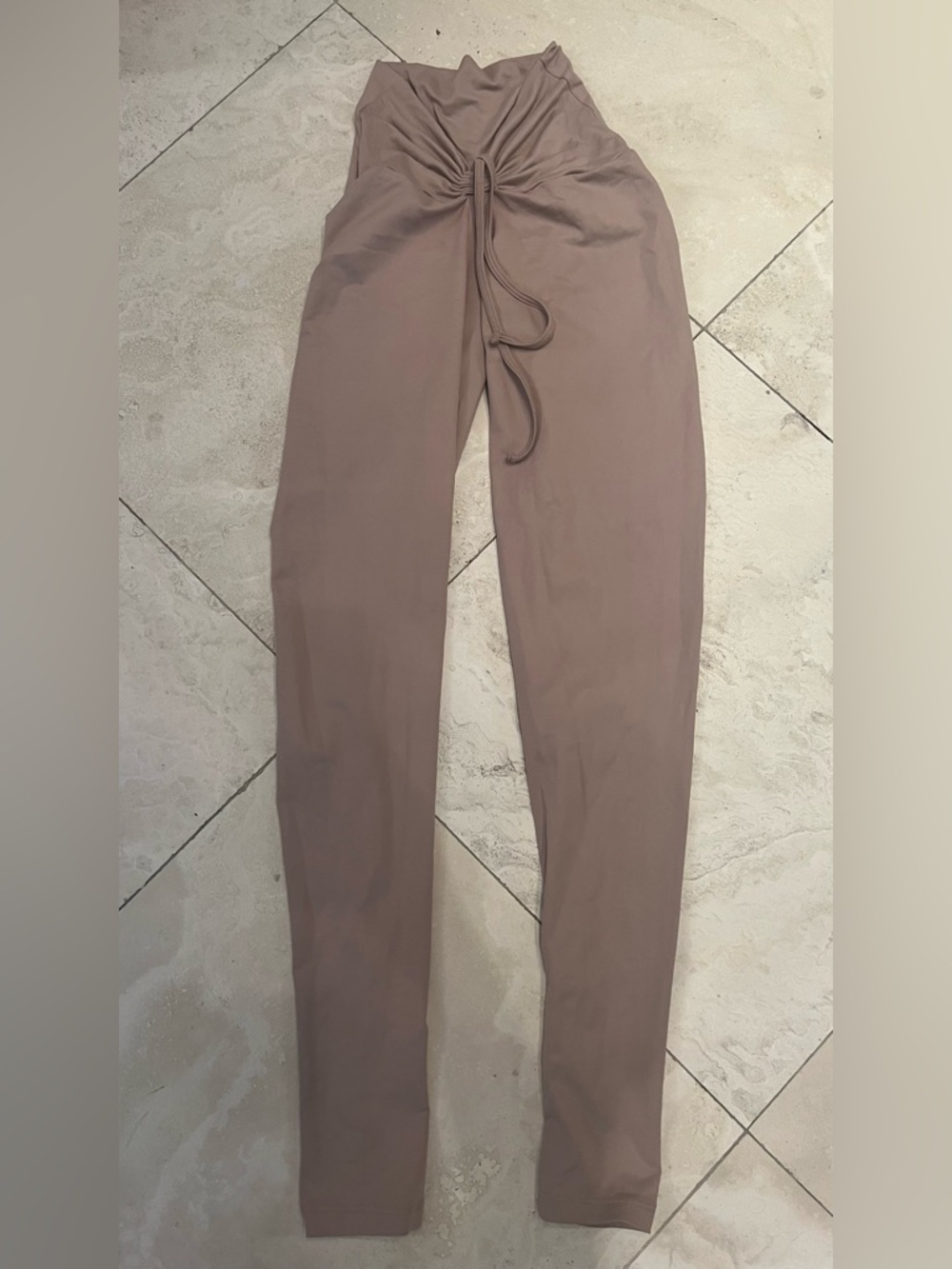 Diamond Fit Leggings in Taupe